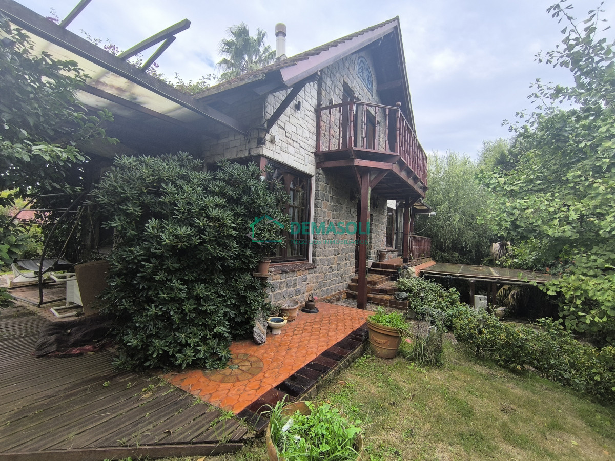 Casa ID.1249 - Se vende hermosa casona de estilo europeoubicada a pocos metros del mar, Playa Hermosa, 1100 M2 de terreno