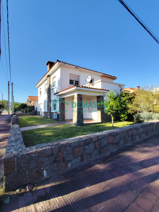 Casa ID.1265 - En venta, casa de 4 dormitorios Piriapolis, a 100 metros del mar