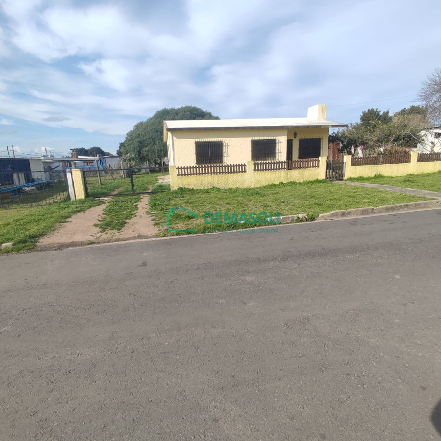 Casa ID.1064 - Se vende casa de 3 dormitorios con 338 mts 2 de terreno en Pan de Azúcar 
