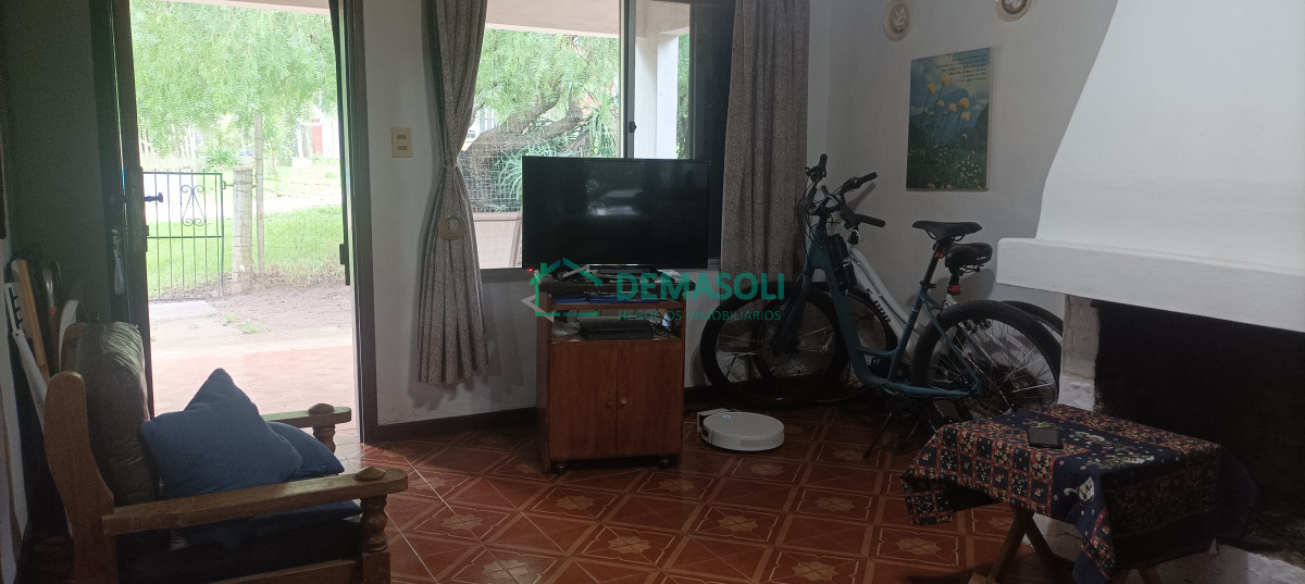 Casa ID.1254 - Se vende casa ubicada en Playa Hermosa, construcción tradicional 