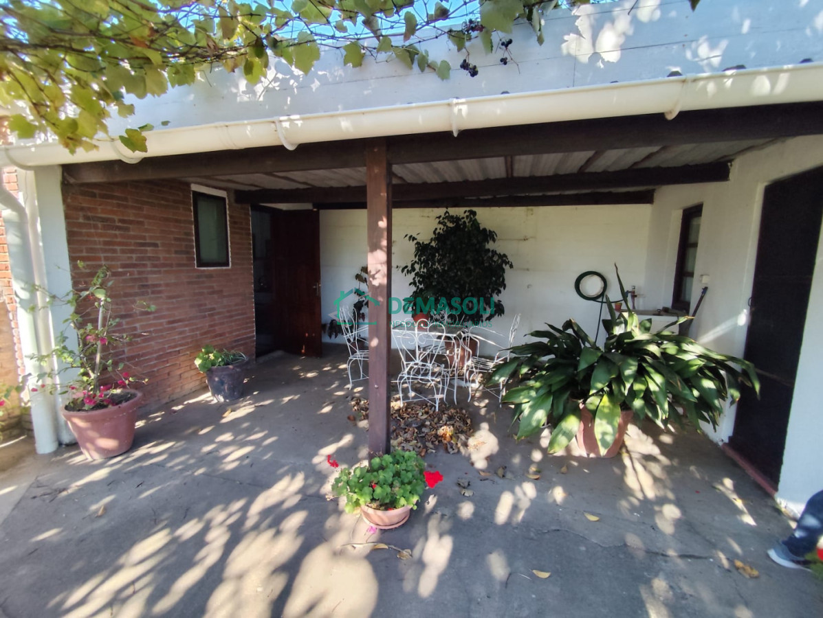 Casa ID.1478 - En venta hermosa casa en Gregorio Aznarez, vista a las Sierras 