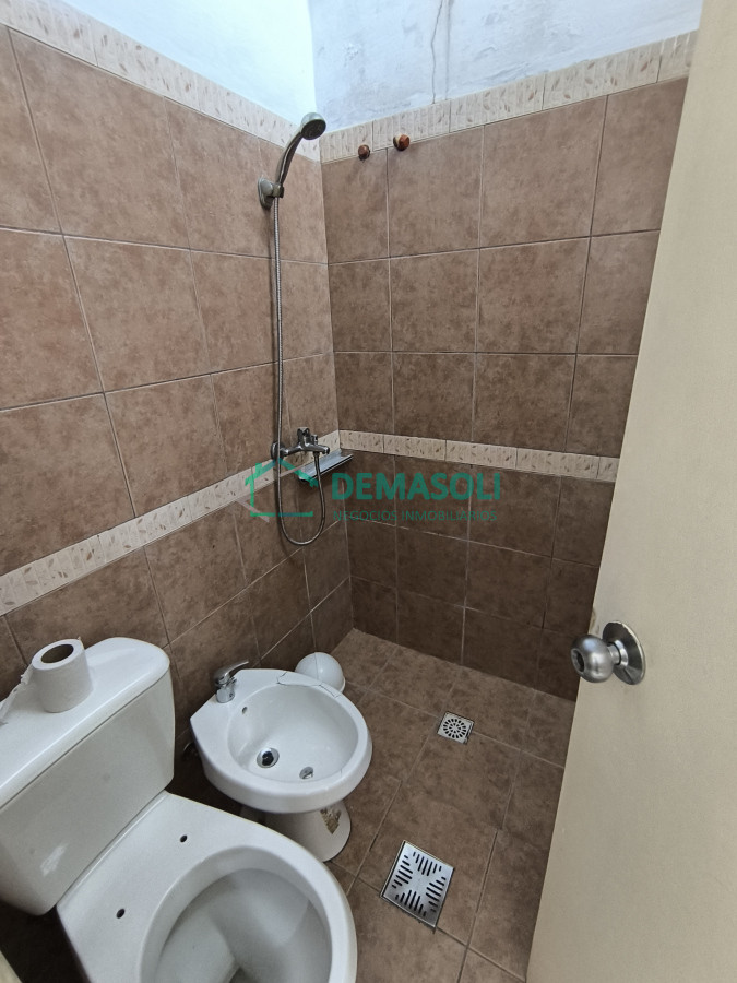 Casa ID.1178 - Se vende casa de 2 dormitorios en San Carlos, con apartamento al fondo.