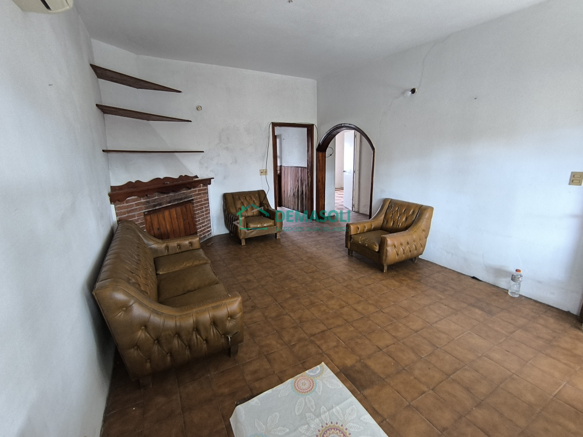 Casa ID.1178 - Se vende casa de 2 dormitorios en San Carlos, con apartamento al fondo.