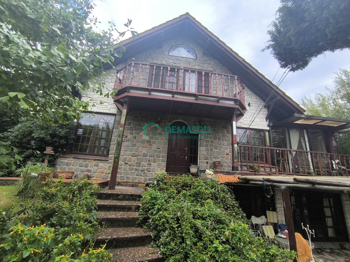 Casa ID.1249 - Se vende hermosa casona de estilo europeoubicada a pocos metros del mar, Playa Hermosa, 1100 M2 de terreno