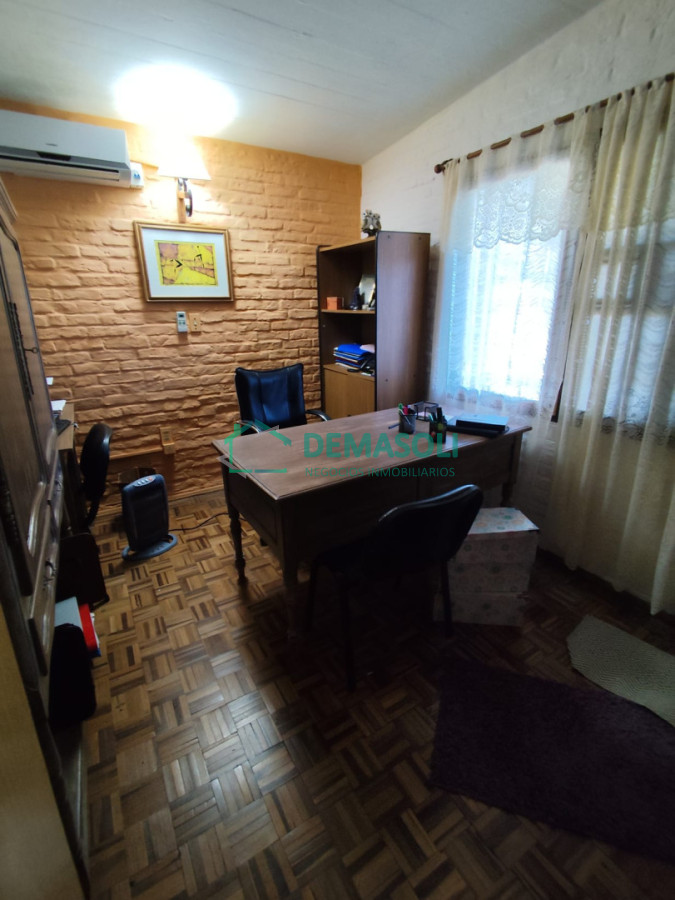 Casa ID.1478 - En venta hermosa casa en Gregorio Aznarez, vista a las Sierras 