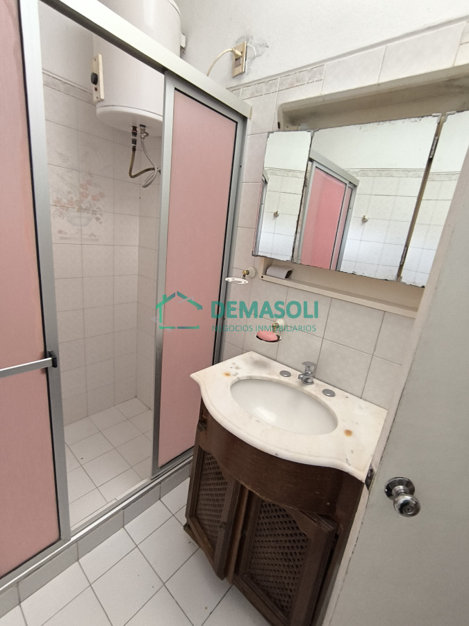 Casa ID.1178 - Se vende casa de 2 dormitorios en San Carlos, con apartamento al fondo.