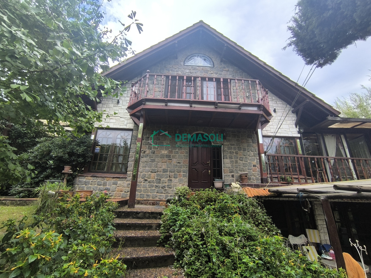 Casa ID.1249 - Se vende hermosa casona de estilo europeoubicada a pocos metros del mar, Playa Hermosa, 1100 M2 de terreno