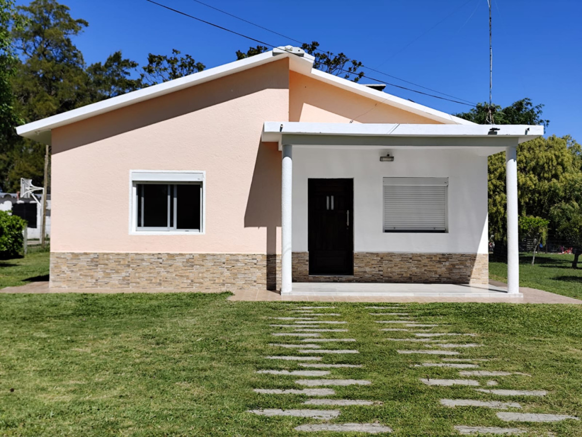 Hermosa casa en Gregorio Aznarez 3 dormitorios 