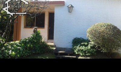 Casa ubicada en Parque del Plata, Departamento de Canelones.