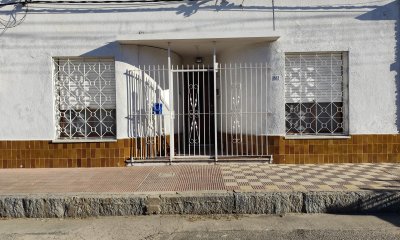 CASA EN VENTA A MEDIA CUADRA DE LA PLAZA - PAN DE AZUCAR