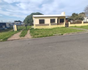 Se vende casa de 3 dormitorios con 338 mts 2 de terreno en Pan de Azúcar