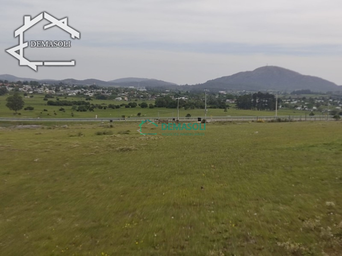 Chacra ID.37 - 11 has 8000 M2 con casa proximidades Pan de Azúcar
