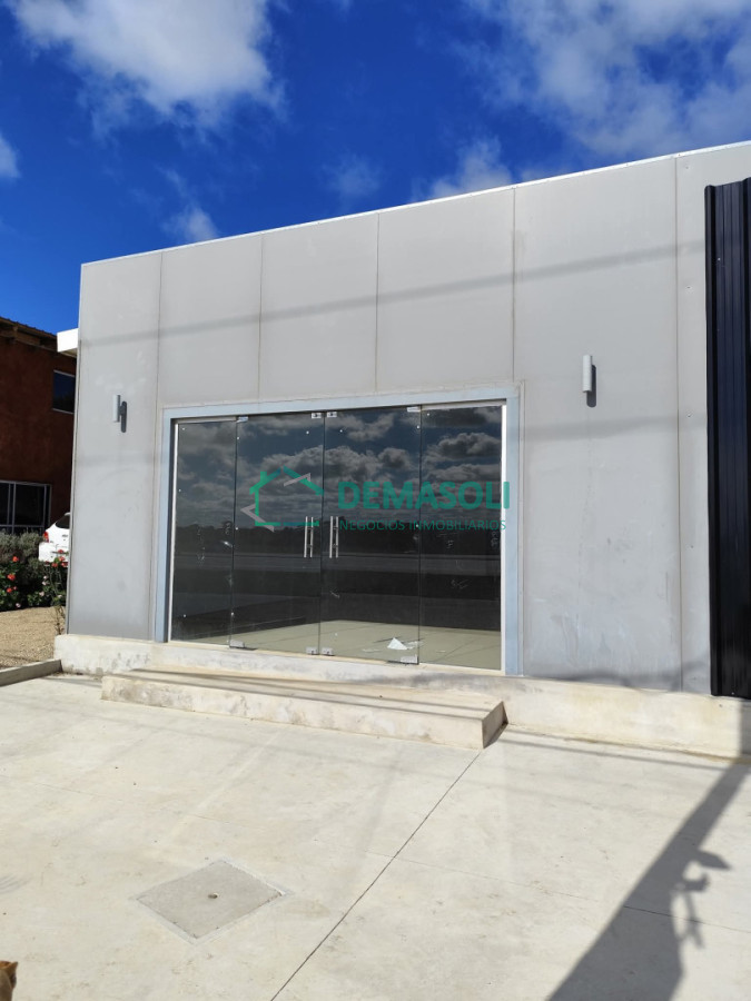 Local Comercial ID.1402 - Se alquila excelente a eatrenar local ubicado en Ocean Park, Maldonado 
