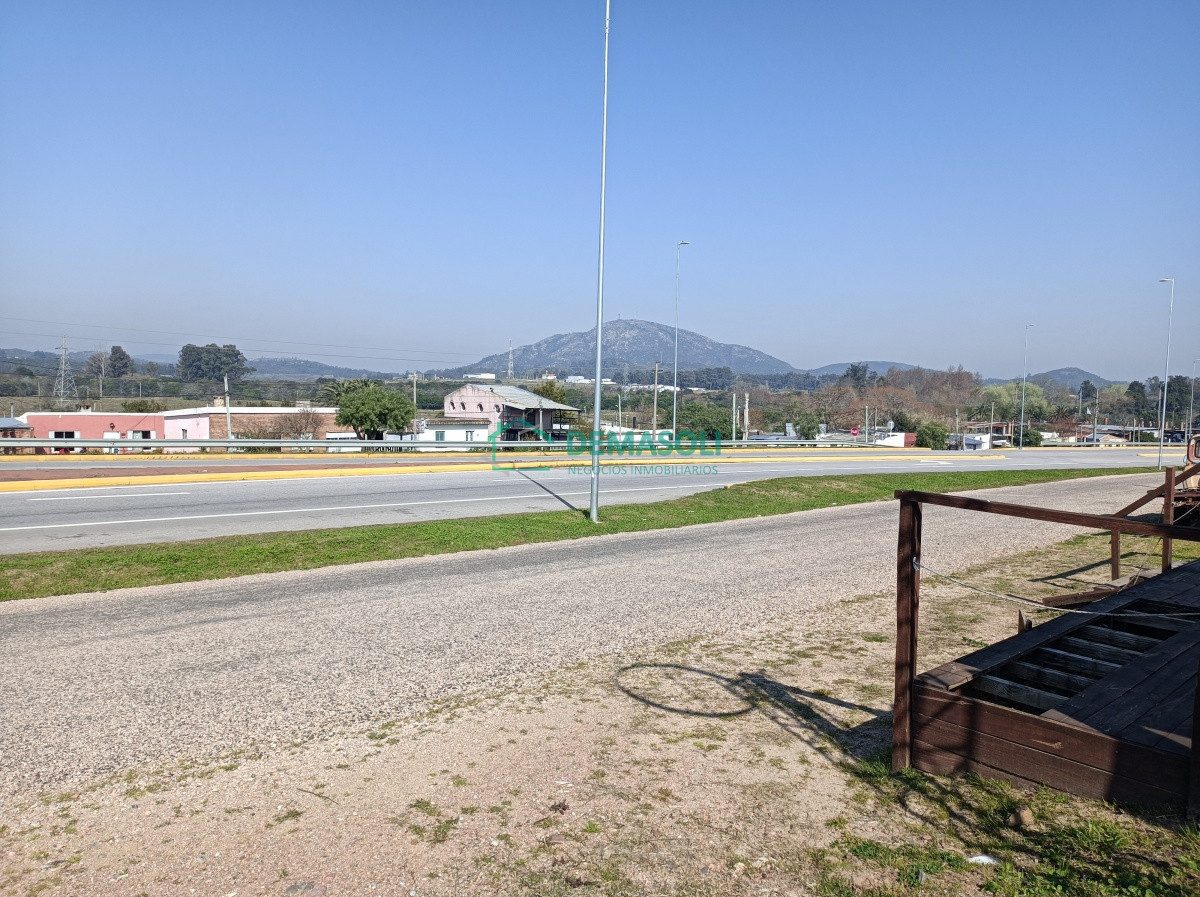 Local Comercial ID.558 - Se vende local con frente a ruta 9