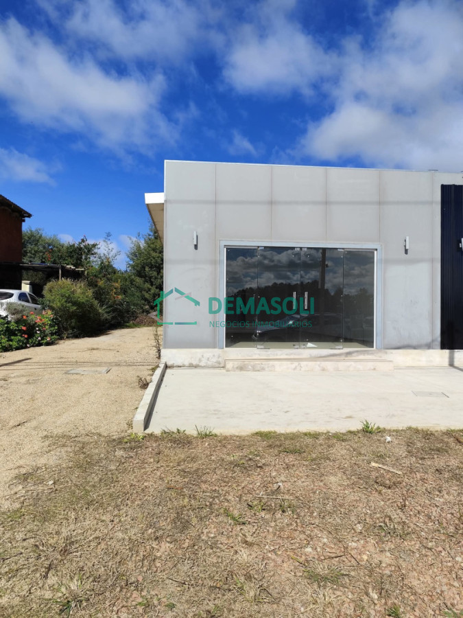 Local Comercial ID.1402 - Se alquila excelente a eatrenar local ubicado en Ocean Park, Maldonado 