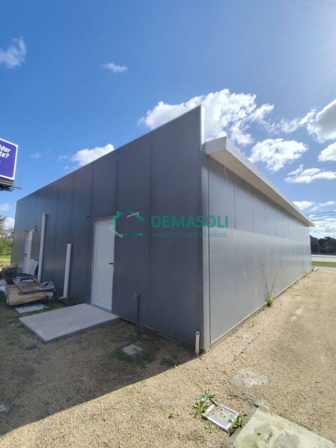 Local Comercial ID.1402 - Se alquila excelente a eatrenar local ubicado en Ocean Park, Maldonado 