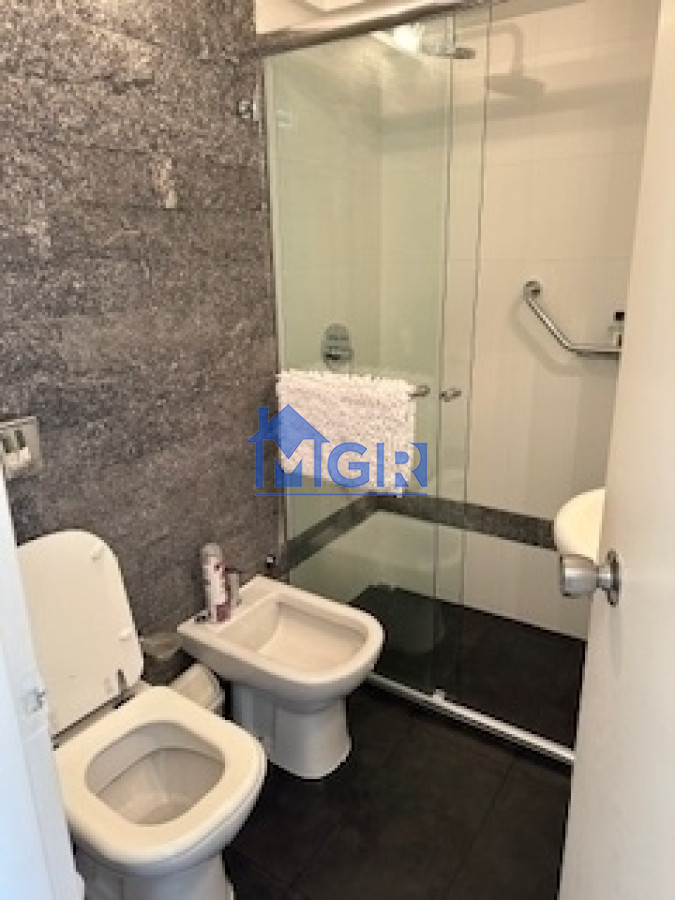 Apartamento ID.37 - ESPECTACULAR  !!! Alquiler Peninsula de Punta del Este, Edificio de Categoría 