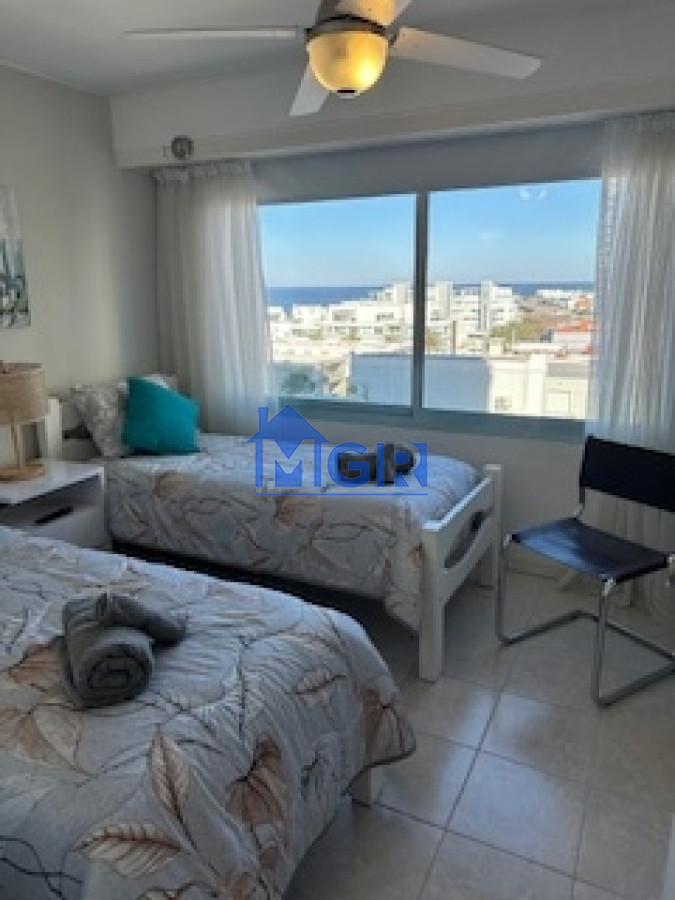 Apartamento ID.37 - ESPECTACULAR  !!! Alquiler Peninsula de Punta del Este, Edificio de Categoría 