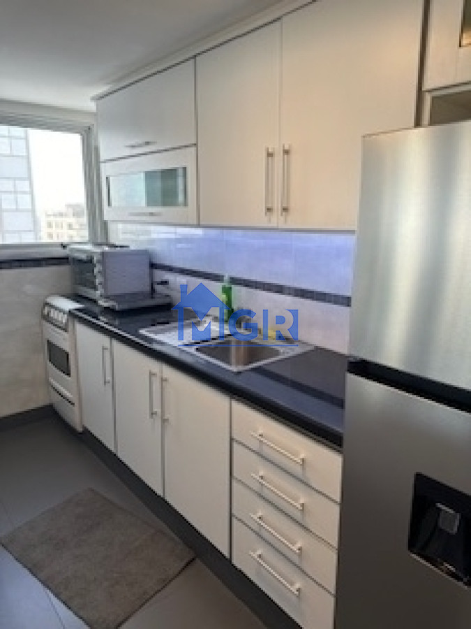 Apartamento ID.37 - ESPECTACULAR  !!! Alquiler Peninsula de Punta del Este, Edificio de Categoría 
