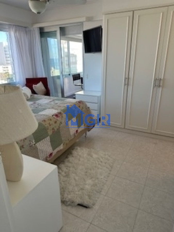 Apartamento ID.37 - ESPECTACULAR  !!! Alquiler Peninsula de Punta del Este, Edificio de Categoría 