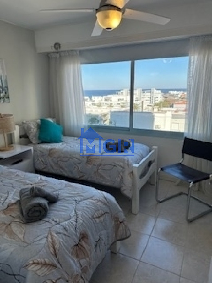 Apartamento ID.37 - ESPECTACULAR  !!! Alquiler Peninsula de Punta del Este, Edificio de Categoría 