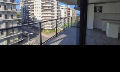 Apto Punta Carretas, a menos de 100 mts de la rambla. Vista parcial al mar.