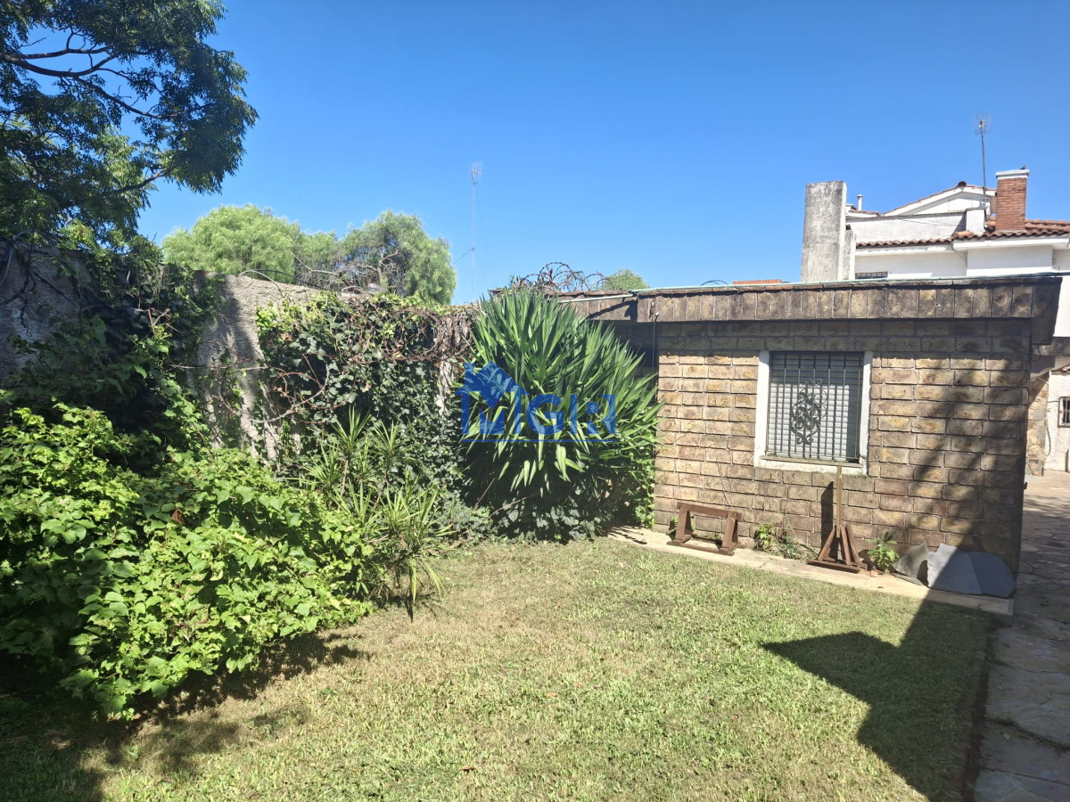 Casa ID.31 - IDEAL EMPRESA , VIVIENDA- PROPIEDAD DE 500mts SOBRE AVENIDA GRAL PAZ - PUNTA GORDA - MALVIN 