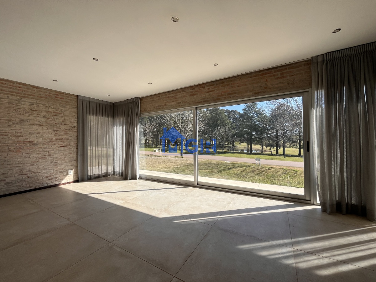 Casa ID.38 - OPORTUNIDAD! Alquiler en Barrio Privado Carmel. (Frente a La Tahona)