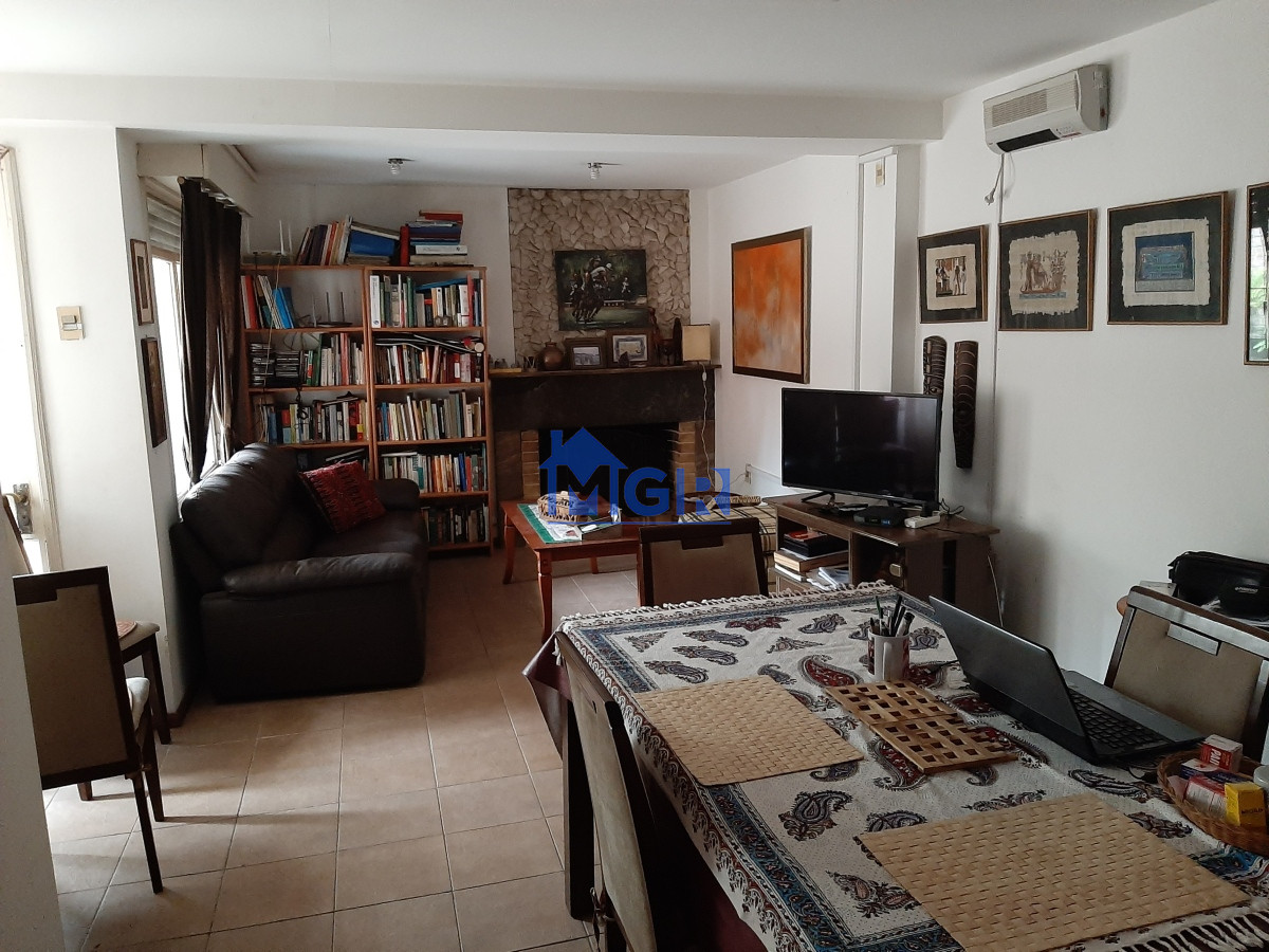 Casa ID.31 - IDEAL EMPRESA , VIVIENDA- PROPIEDAD DE 500mts SOBRE AVENIDA GRAL PAZ - PUNTA GORDA - MALVIN 