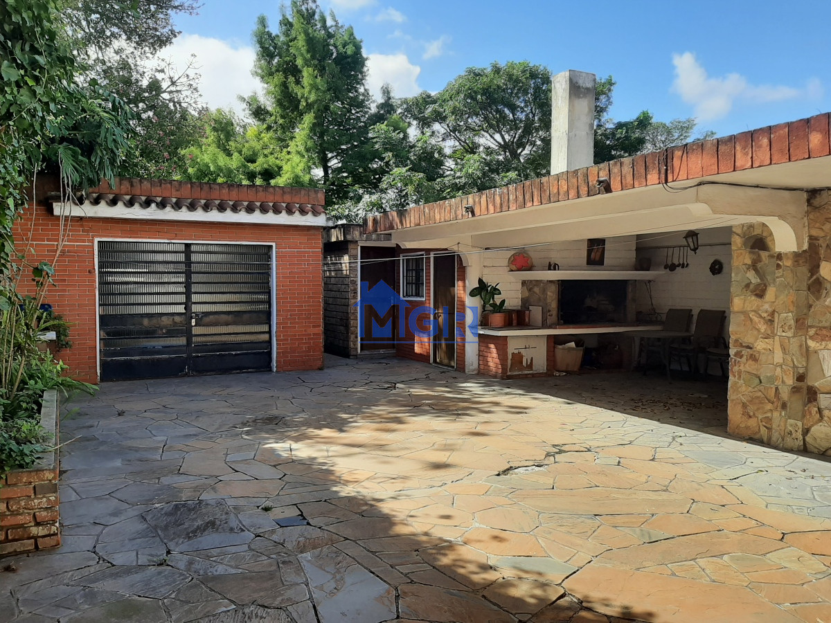 Casa ID.31 - IDEAL EMPRESA , VIVIENDA- PROPIEDAD DE 500mts SOBRE AVENIDA GRAL PAZ - PUNTA GORDA - MALVIN 