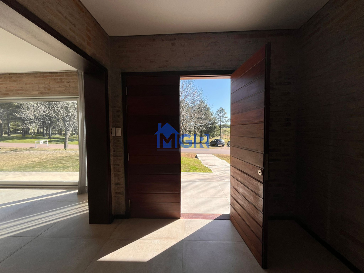 Casa ID.38 - OPORTUNIDAD! Alquiler en Barrio Privado Carmel. (Frente a La Tahona)