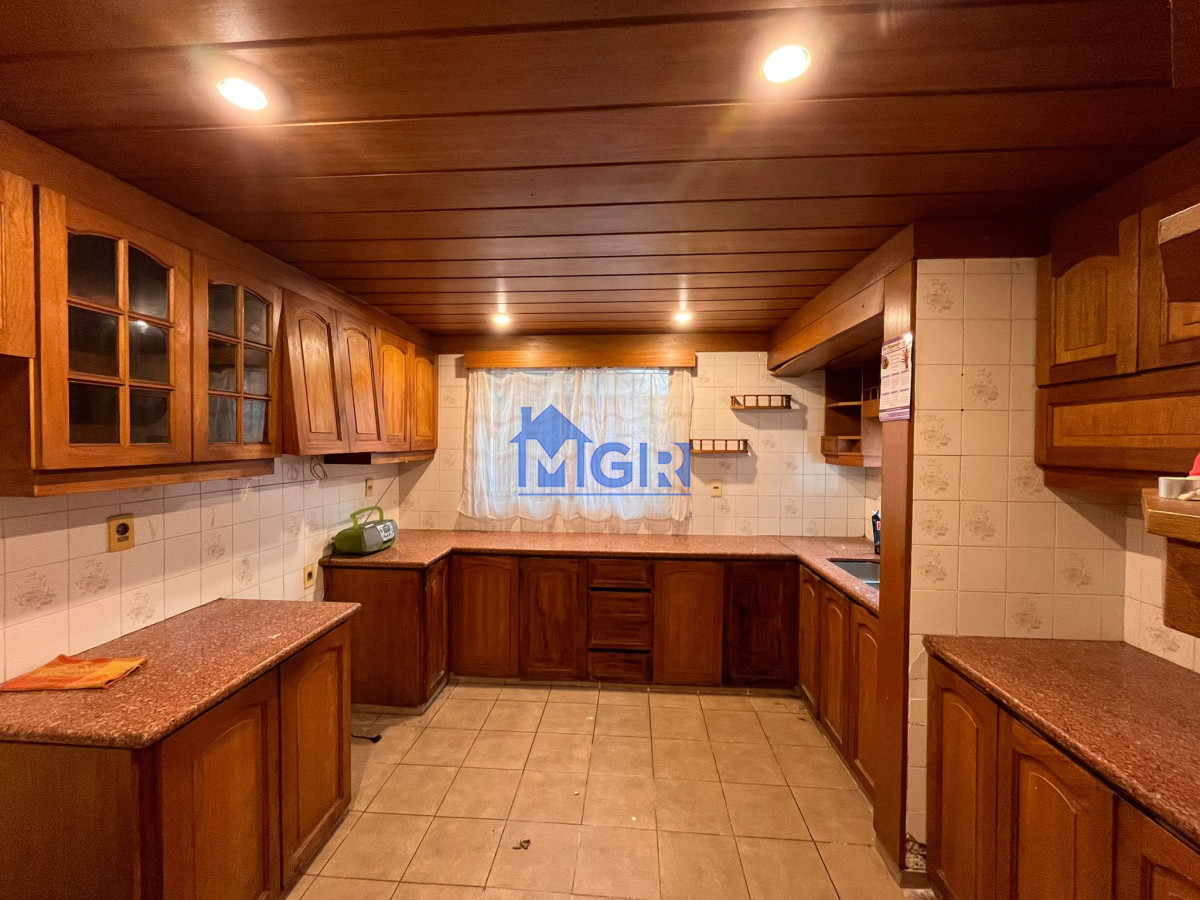 Casa ID.31 - IDEAL EMPRESA , VIVIENDA- PROPIEDAD DE 500mts SOBRE AVENIDA GRAL PAZ - PUNTA GORDA - MALVIN 