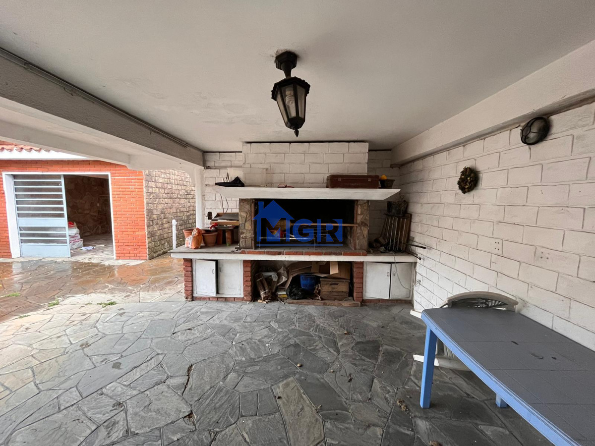 Casa ID.31 - IDEAL EMPRESA , VIVIENDA- PROPIEDAD DE 500mts SOBRE AVENIDA GRAL PAZ - PUNTA GORDA - MALVIN 