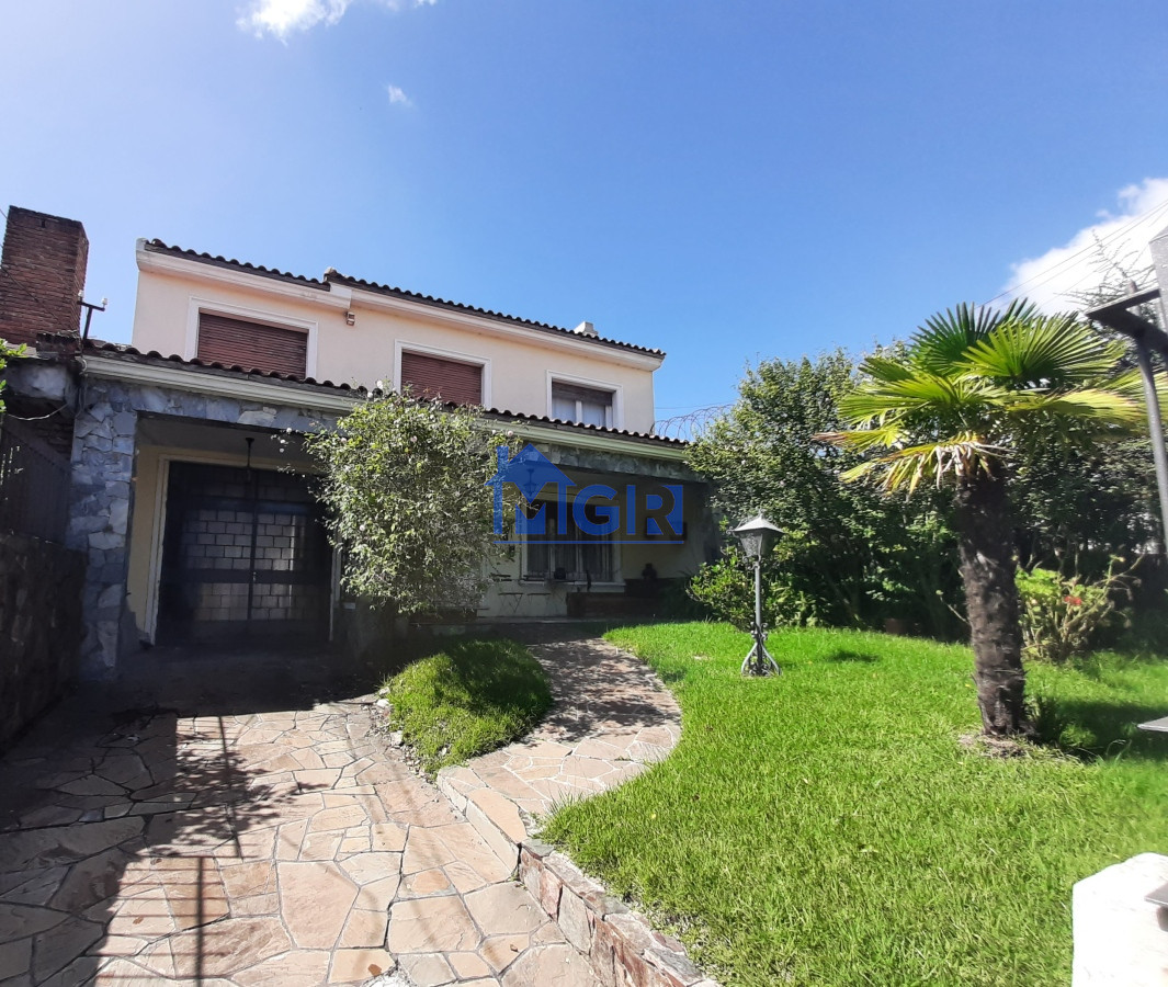 Casa ID.31 - IDEAL EMPRESA , VIVIENDA- PROPIEDAD DE 500mts SOBRE AVENIDA GRAL PAZ - PUNTA GORDA - MALVIN 