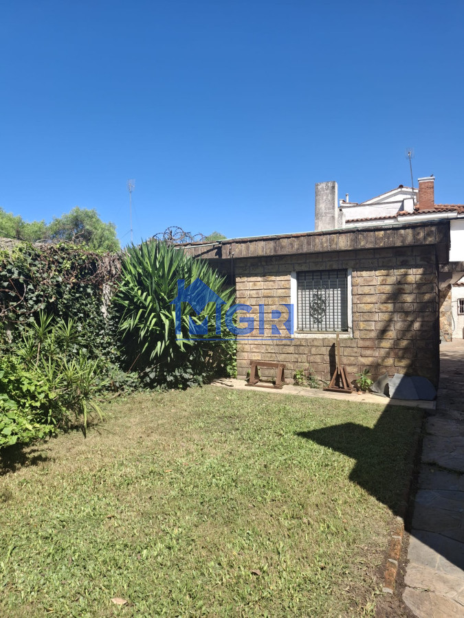 Casa ID.31 - IDEAL EMPRESA , VIVIENDA- PROPIEDAD DE 500mts SOBRE AVENIDA GRAL PAZ - PUNTA GORDA - MALVIN 