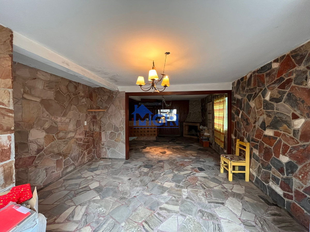 Casa ID.31 - IDEAL EMPRESA , VIVIENDA- PROPIEDAD DE 500mts SOBRE AVENIDA GRAL PAZ - PUNTA GORDA - MALVIN 