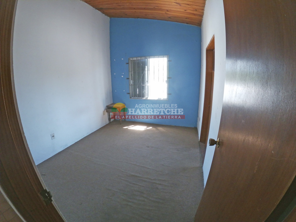 Casa ID.350 - Alquilo en el centro de Los Cerrillos, 2 dormitorios, terraza, parrillero, garaje.