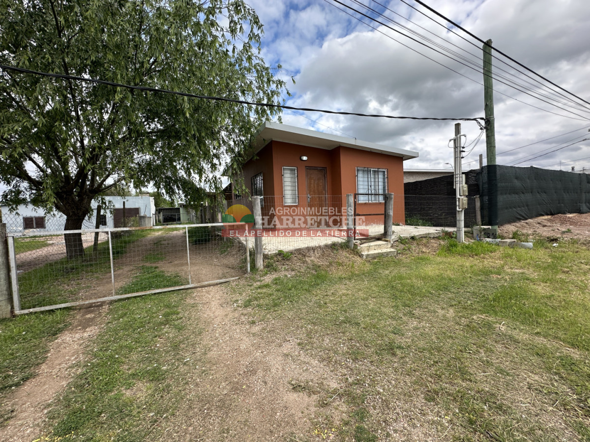 Casa ID.545 - Alquiler en Progreso, casa de 1 dormitorio, galpón, alero para vehículo. 