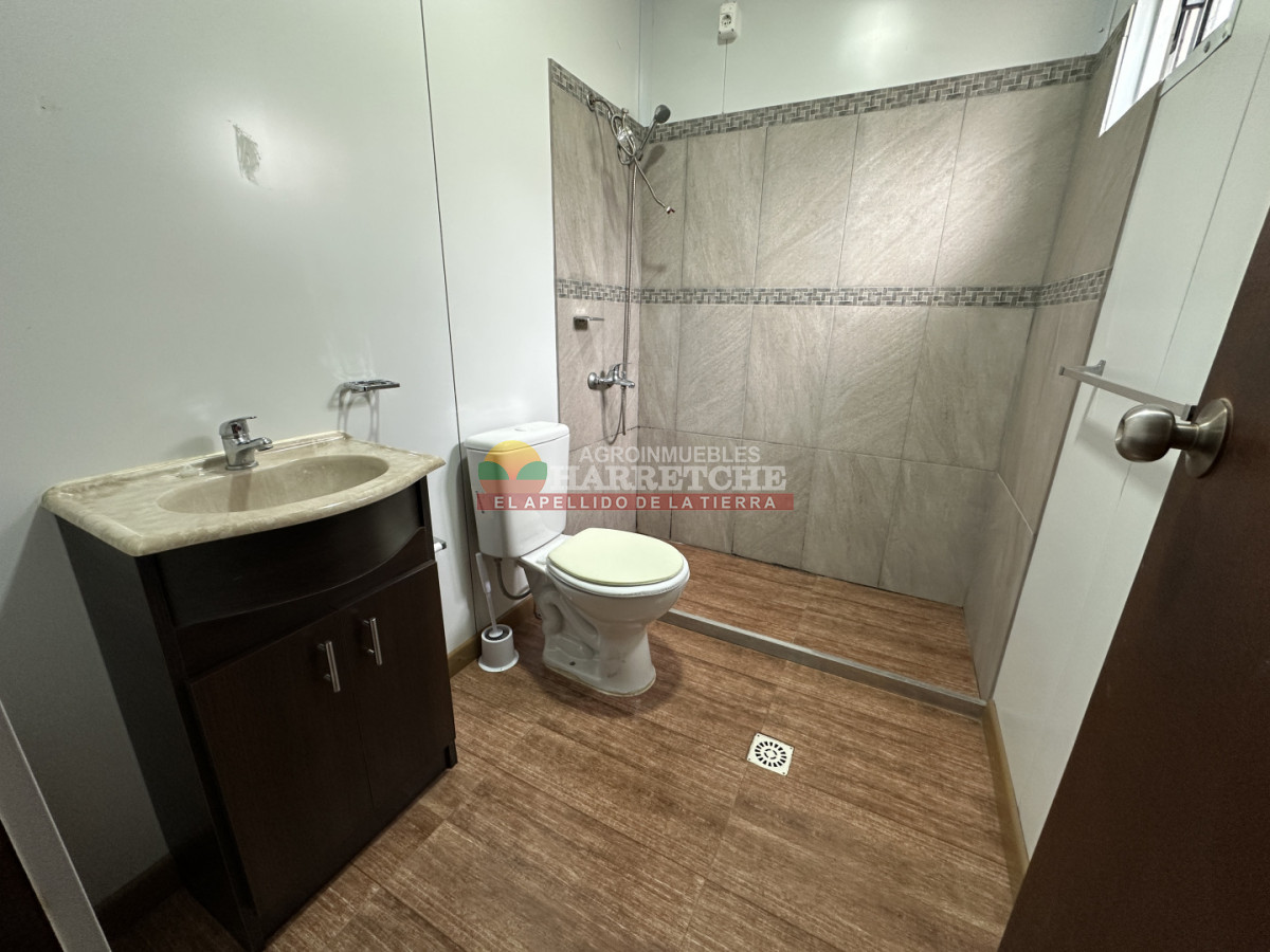 Casa ID.545 - Alquiler en Progreso, casa de 1 dormitorio, galpón, alero para vehículo. 
