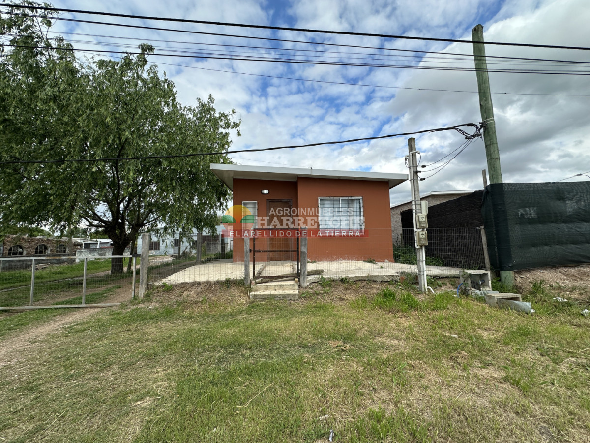 Casa ID.545 - Alquiler en Progreso, casa de 1 dormitorio, galpón, alero para vehículo. 