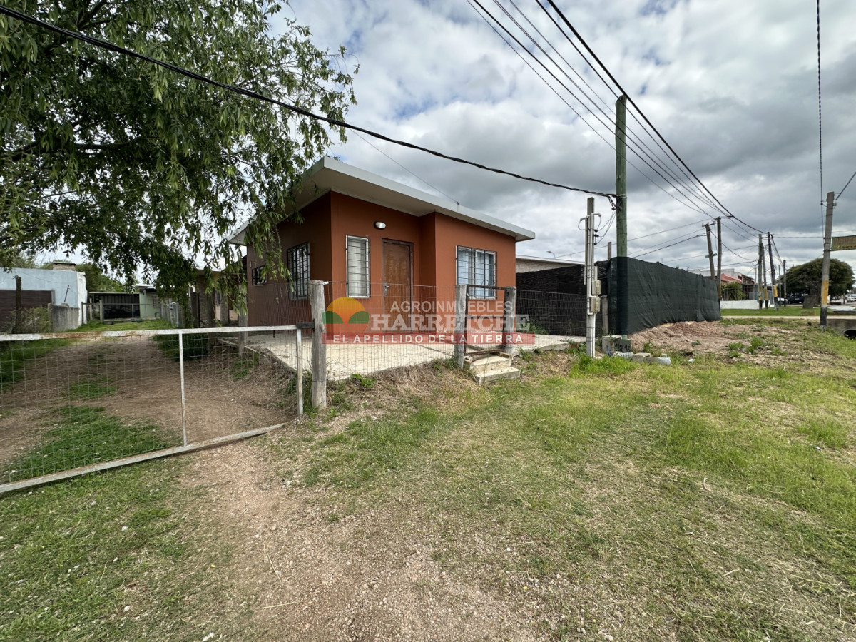 Casa ID.545 - Alquiler en Progreso, casa de 1 dormitorio, galpón, alero para vehículo. 