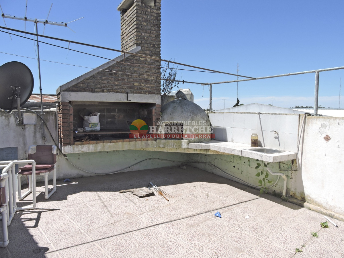 Casa ID.350 - Alquilo en el centro de Los Cerrillos, 2 dormitorios, terraza, parrillero, garaje.
