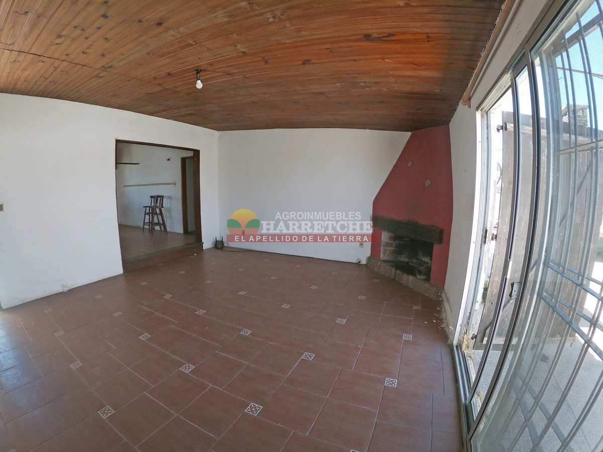 Casa ID.350 - Alquilo en el centro de Los Cerrillos, 2 dormitorios, terraza, parrillero, garaje.