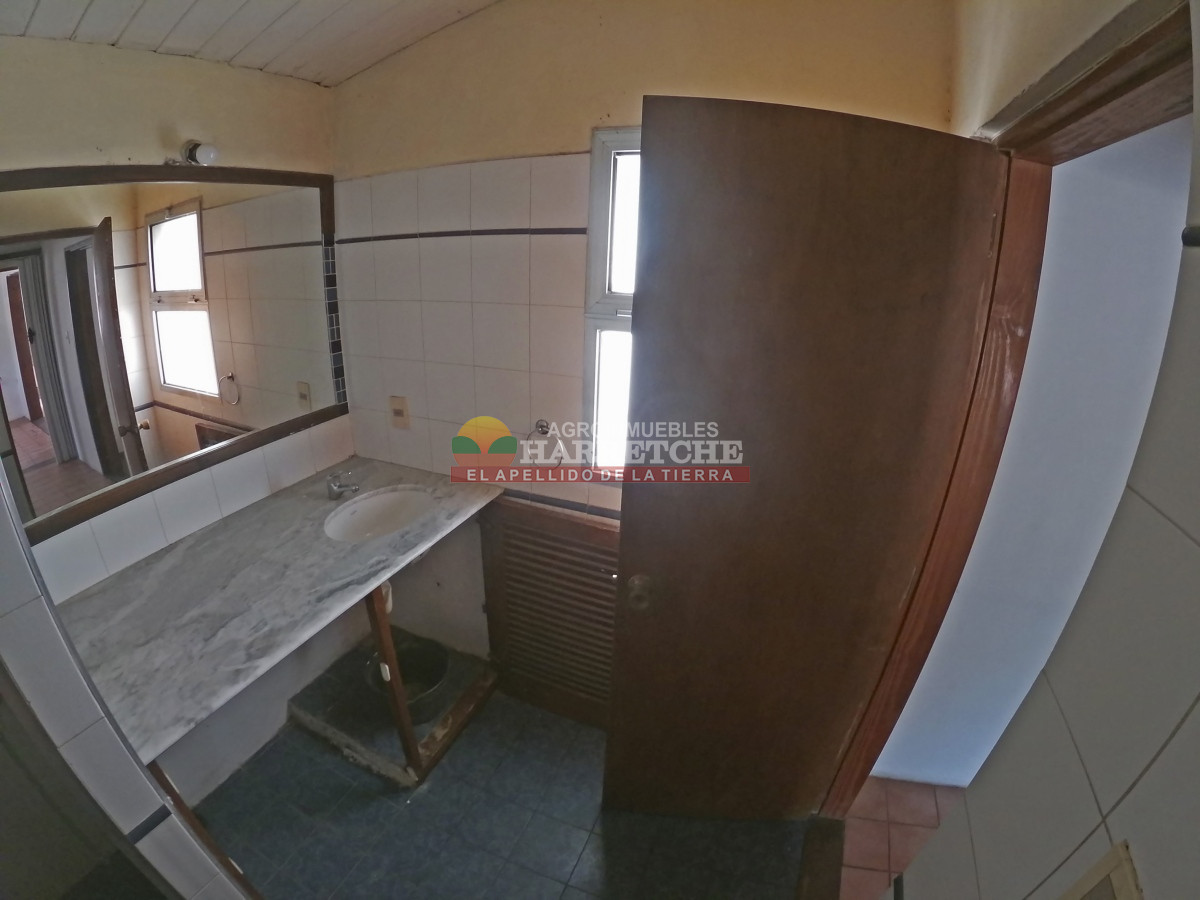 Casa ID.350 - Alquilo en el centro de Los Cerrillos, 2 dormitorios, terraza, parrillero, garaje.