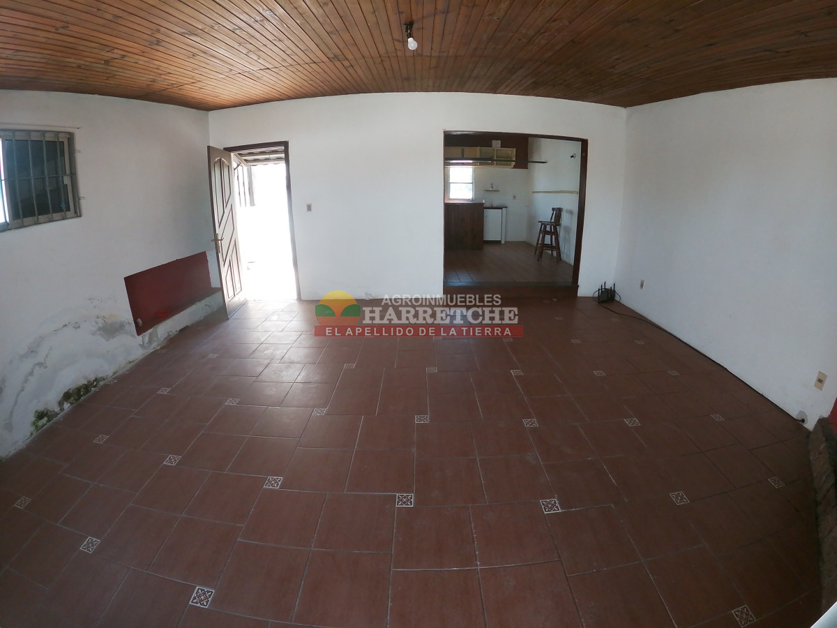 Casa ID.350 - Alquilo en el centro de Los Cerrillos, 2 dormitorios, terraza, parrillero, garaje.
