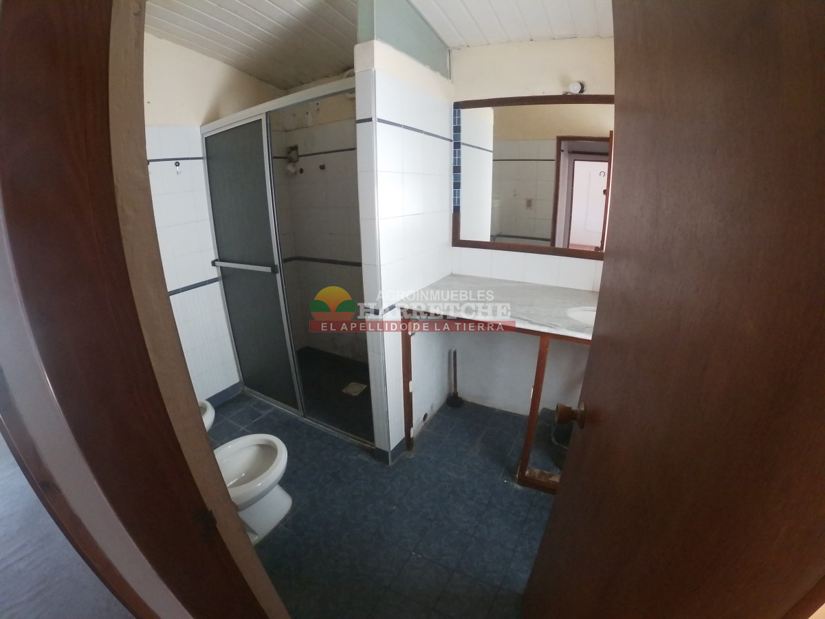 Casa ID.350 - Alquilo en el centro de Los Cerrillos, 2 dormitorios, terraza, parrillero, garaje.