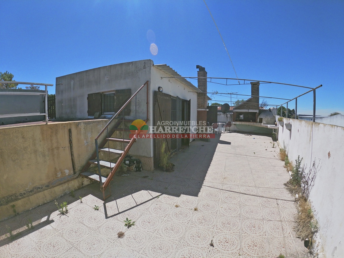 Casa ID.350 - Alquilo en el centro de Los Cerrillos, 2 dormitorios, terraza, parrillero, garaje.