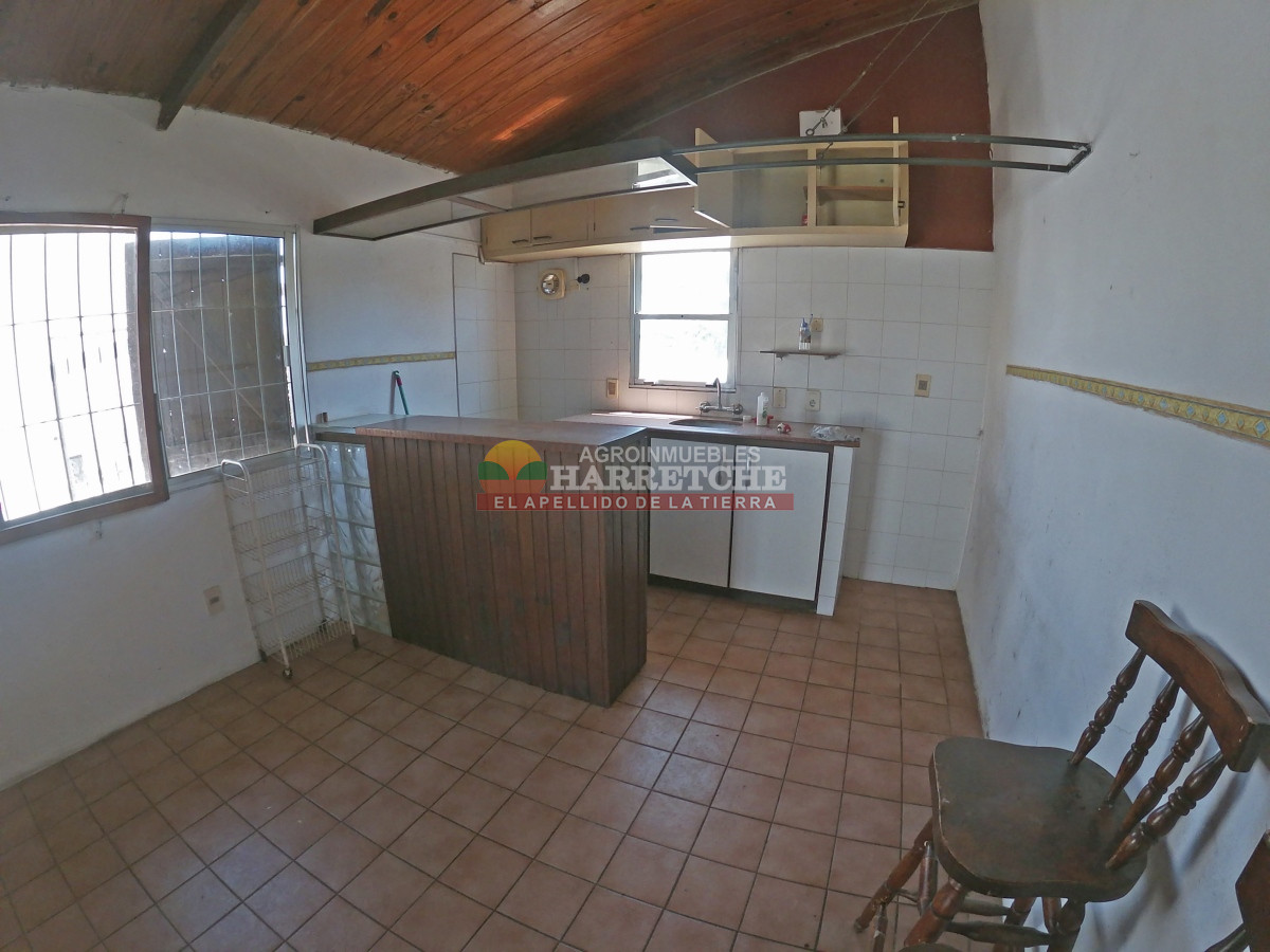 Casa ID.350 - Alquilo en el centro de Los Cerrillos, 2 dormitorios, terraza, parrillero, garaje.