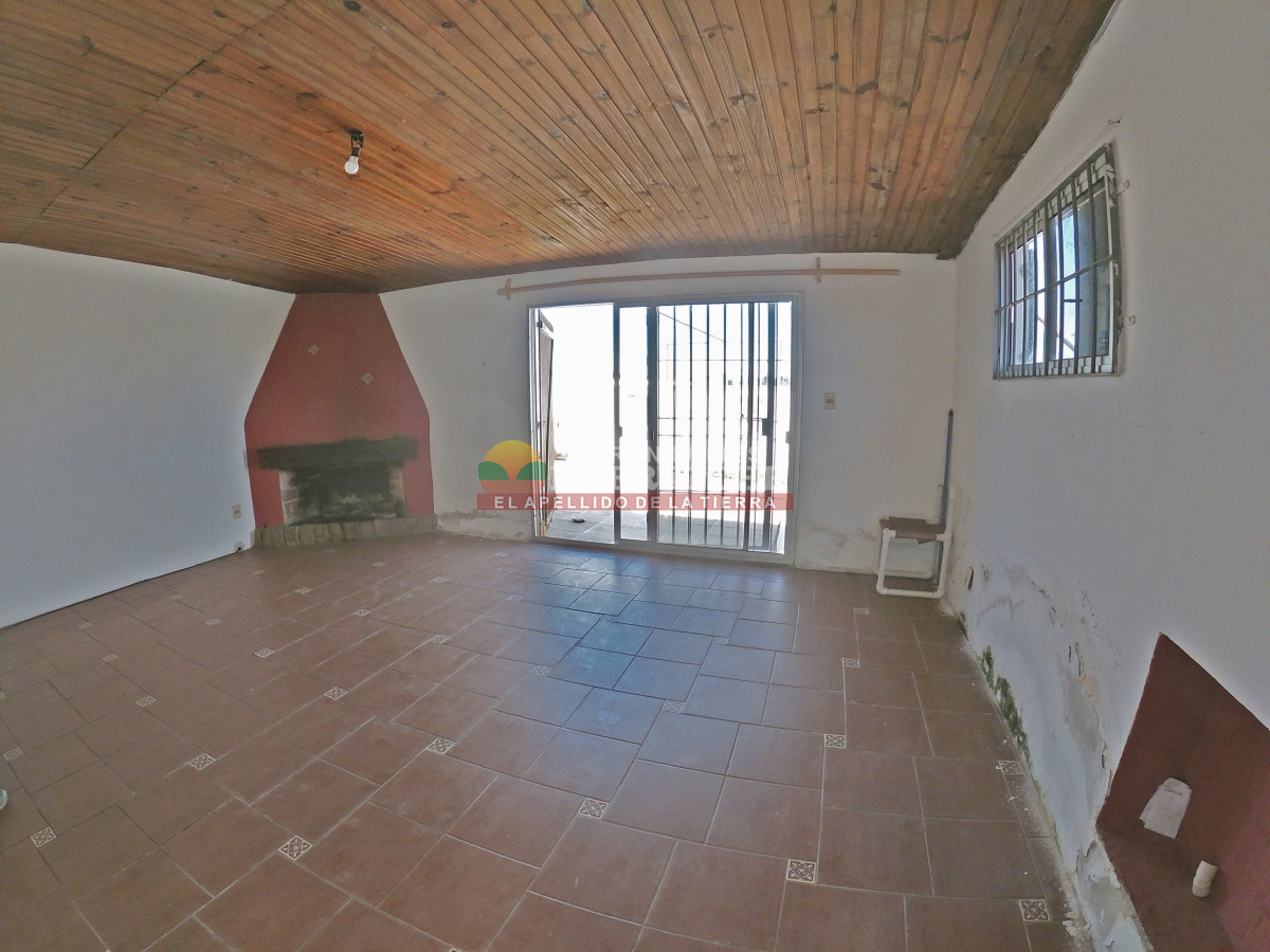 Casa ID.350 - Alquilo en el centro de Los Cerrillos, 2 dormitorios, terraza, parrillero, garaje.