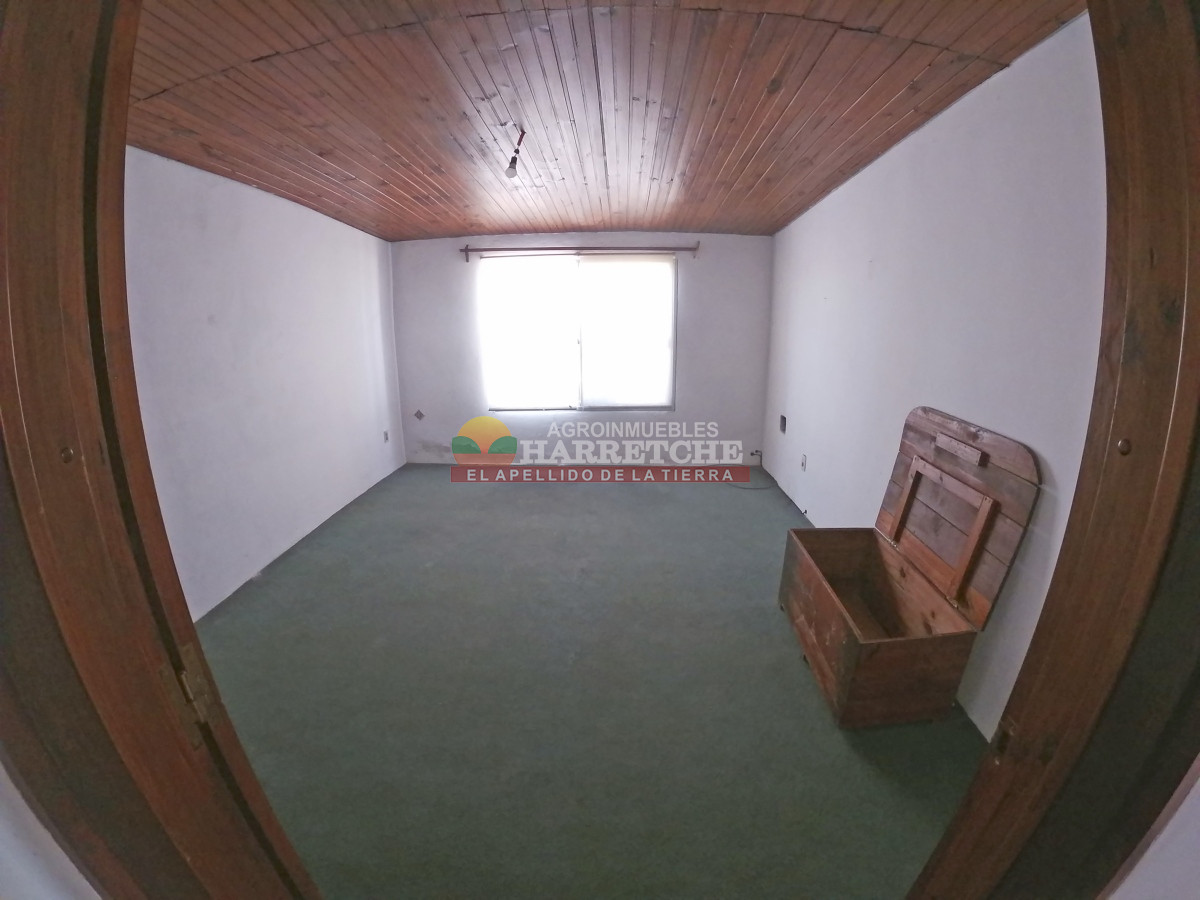 Casa ID.350 - Alquilo en el centro de Los Cerrillos, 2 dormitorios, terraza, parrillero, garaje.